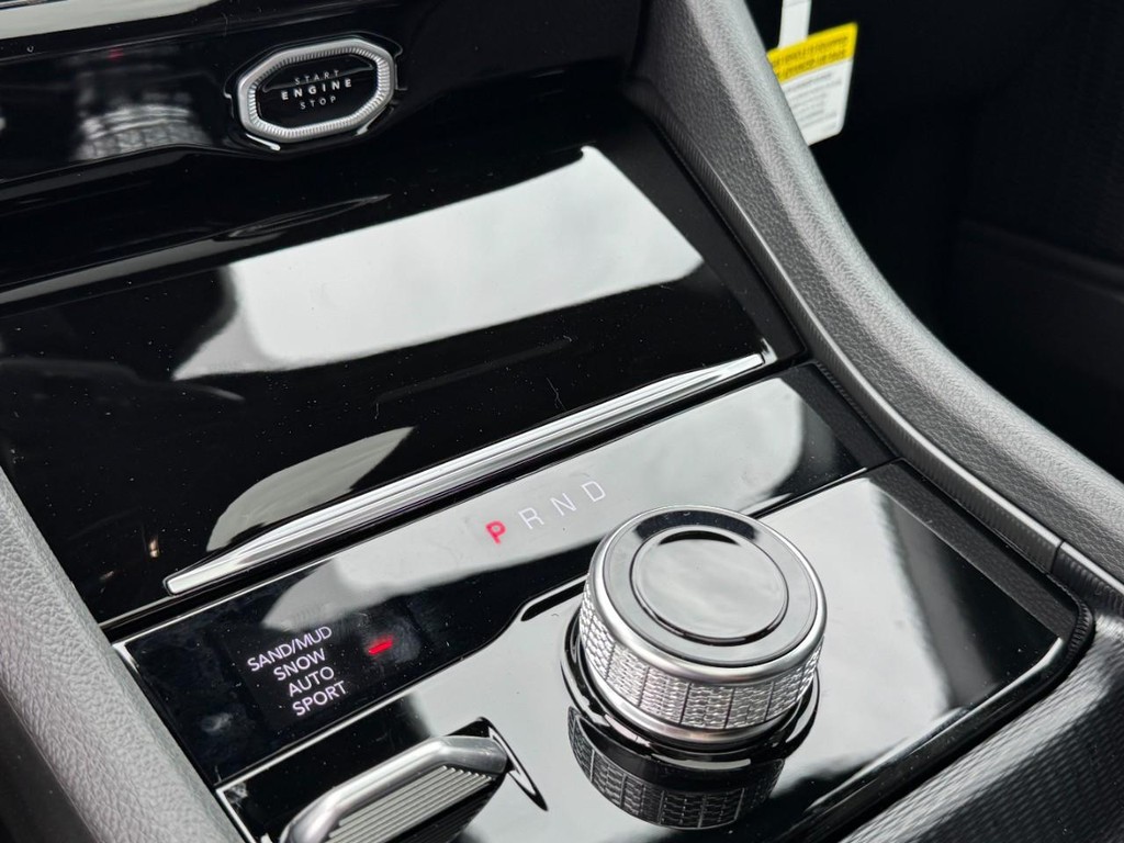 Jeep Grand Cherokee Vehicle Full-screen Gallery Image 15