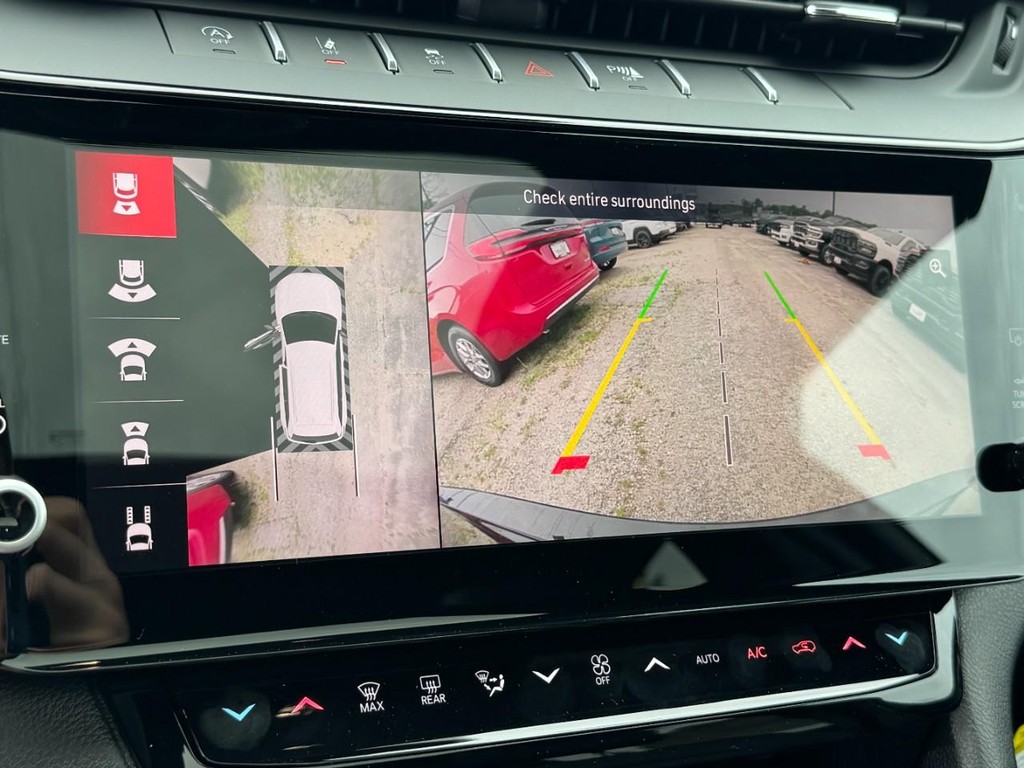 Jeep Grand Cherokee Vehicle Full-screen Gallery Image 18