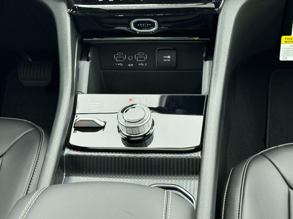 Jeep Grand Cherokee Vehicle Full-screen Gallery Image 11