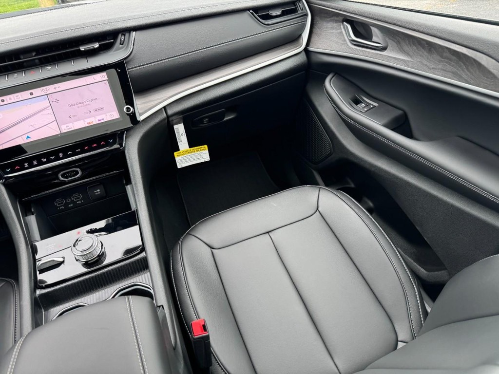 Jeep Grand Cherokee Vehicle Full-screen Gallery Image 12