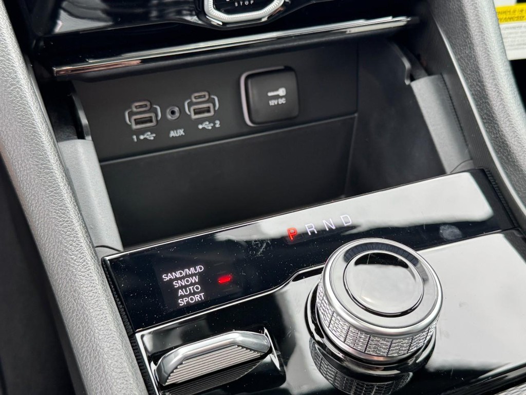 Jeep Grand Cherokee Vehicle Full-screen Gallery Image 16
