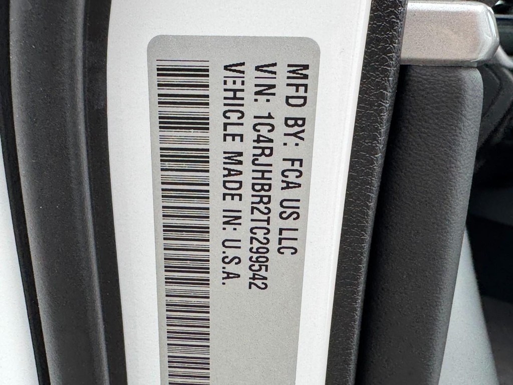 Jeep Grand Cherokee Vehicle Full-screen Gallery Image 21