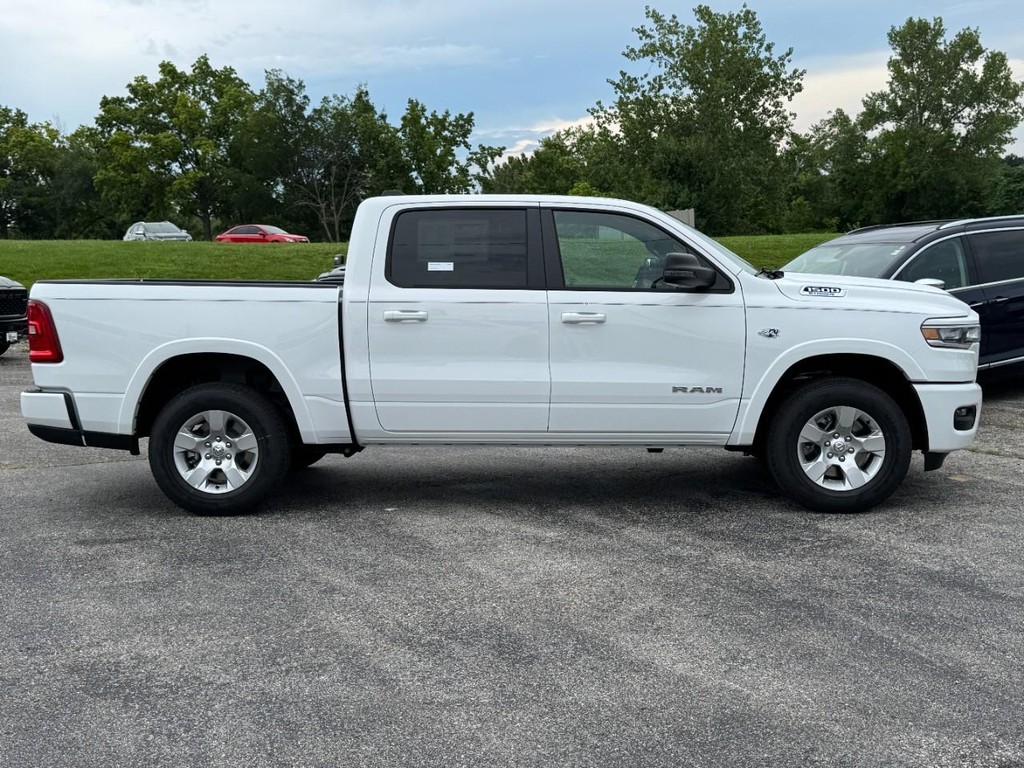 Ram 1500 Vehicle Full-screen Gallery Image 02