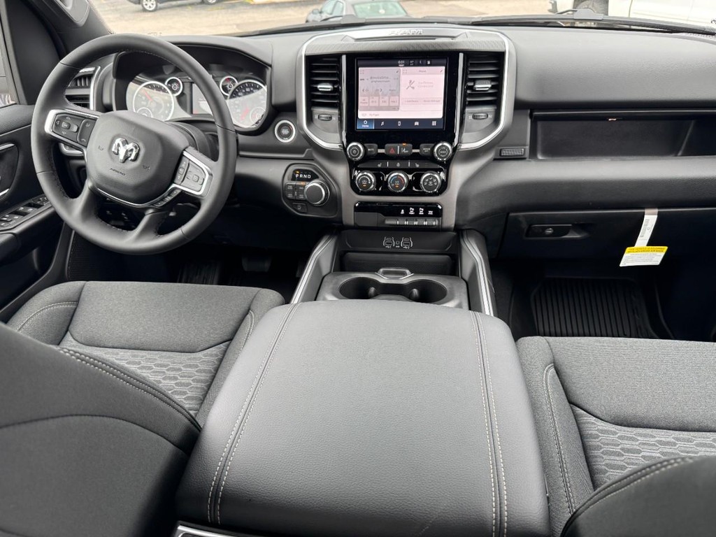 Ram 1500 Vehicle Full-screen Gallery Image 07