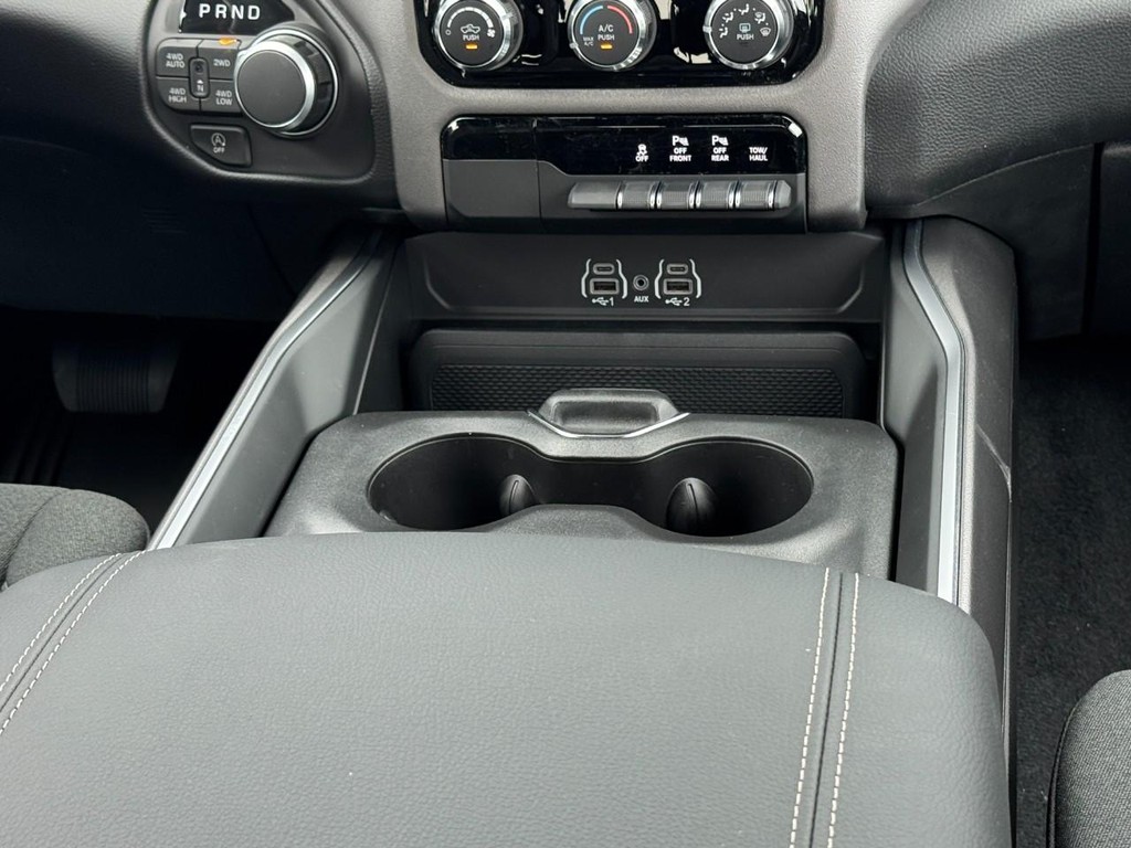 Ram 1500 Vehicle Full-screen Gallery Image 11