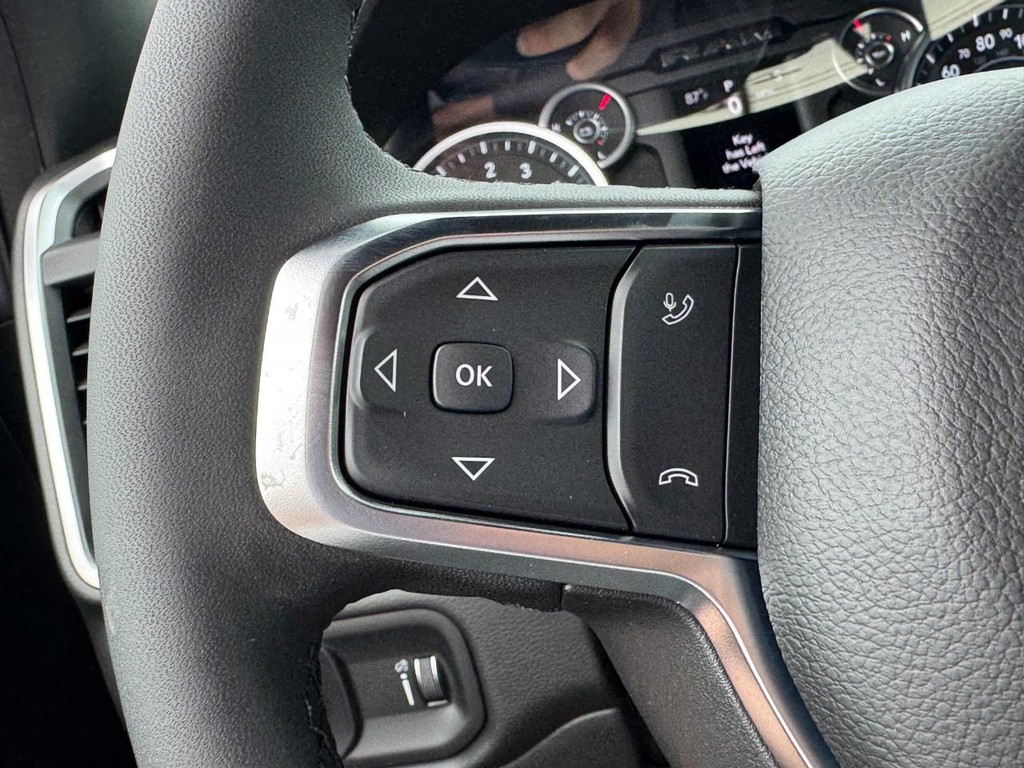 Ram 1500 Vehicle Full-screen Gallery Image 12