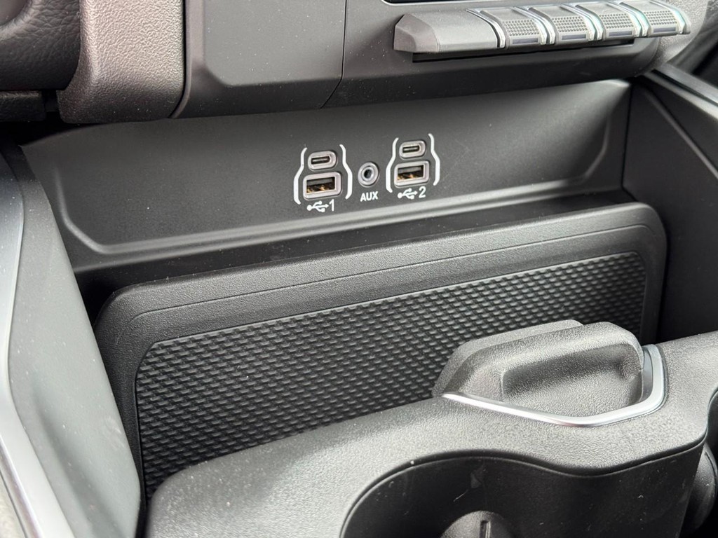 Ram 1500 Vehicle Full-screen Gallery Image 14