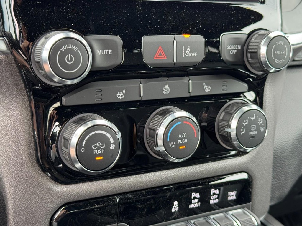 Ram 1500 Vehicle Full-screen Gallery Image 15