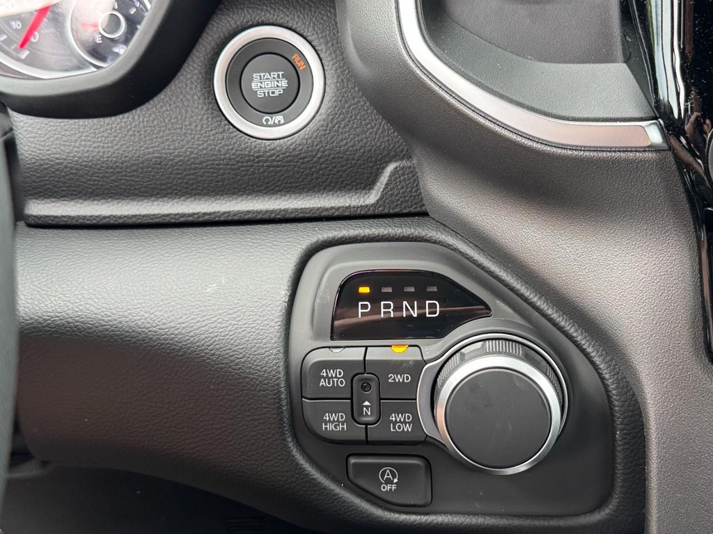 Ram 1500 Vehicle Full-screen Gallery Image 16