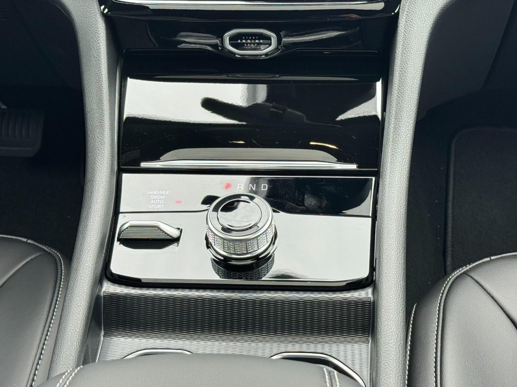 Jeep Grand Cherokee Vehicle Full-screen Gallery Image 11