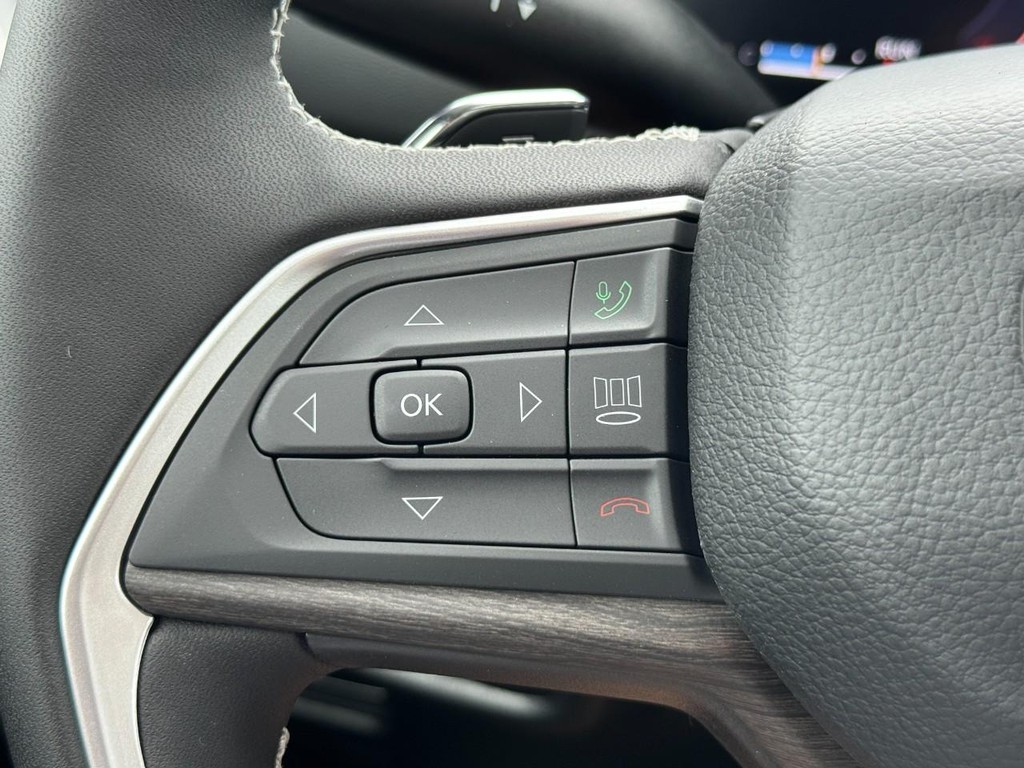 Jeep Grand Cherokee Vehicle Full-screen Gallery Image 13