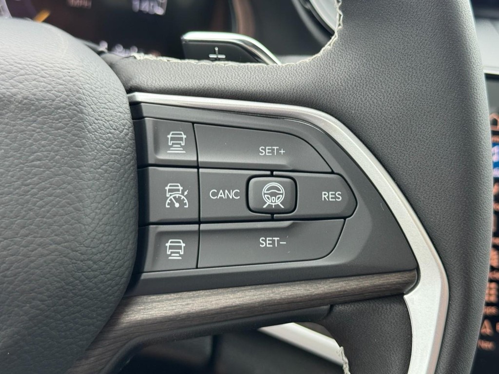 Jeep Grand Cherokee Vehicle Full-screen Gallery Image 14