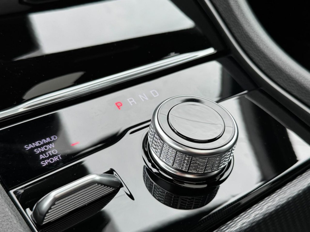 Jeep Grand Cherokee Vehicle Full-screen Gallery Image 15