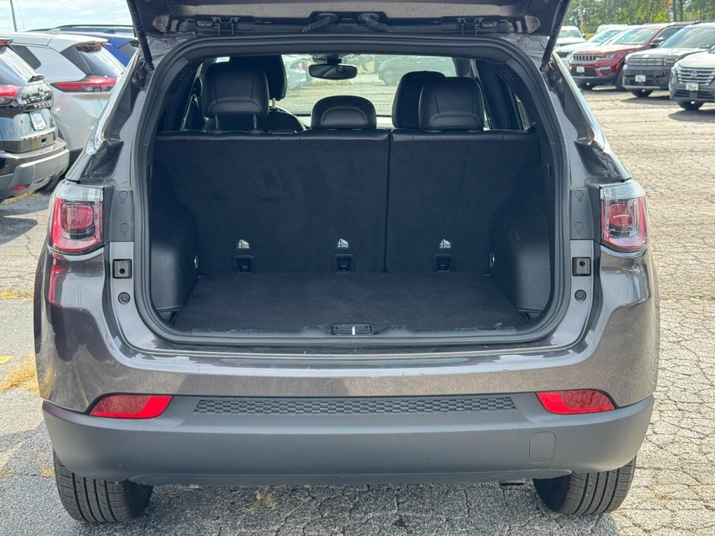 Jeep Compass Vehicle Full-screen Gallery Image 06