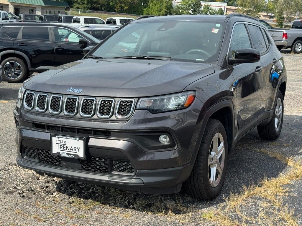 Jeep Compass Vehicle Full-screen Gallery Image 10