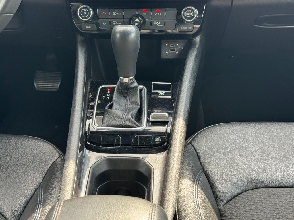 Jeep Compass Vehicle Full-screen Gallery Image 16