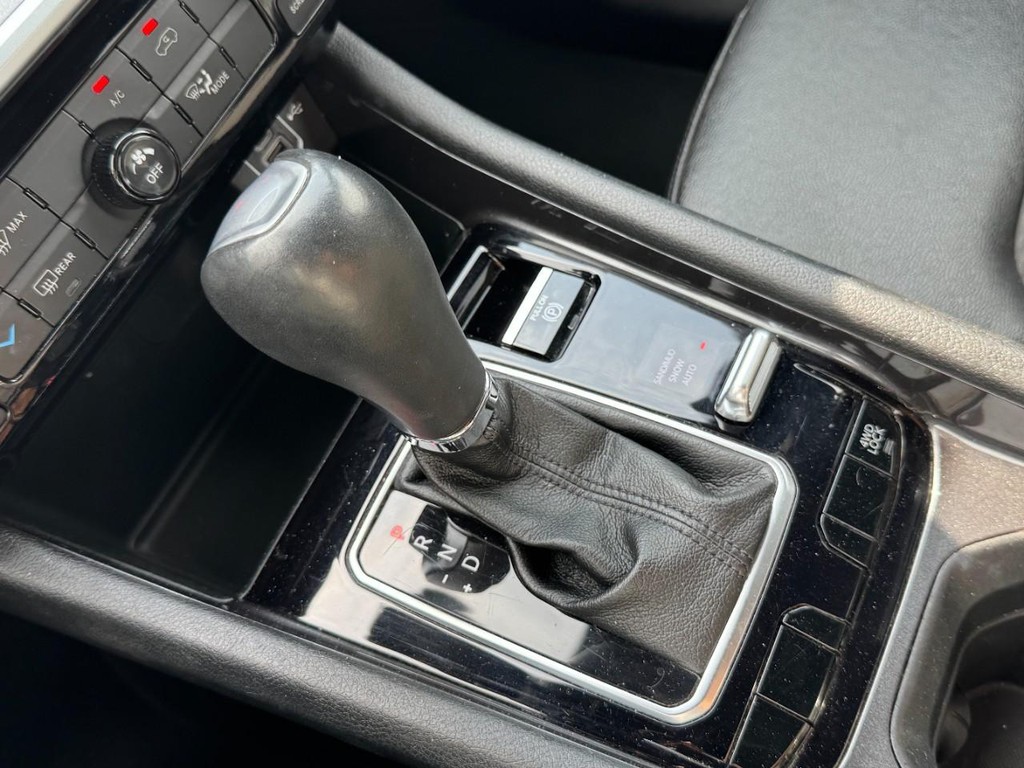 Jeep Compass Vehicle Full-screen Gallery Image 21