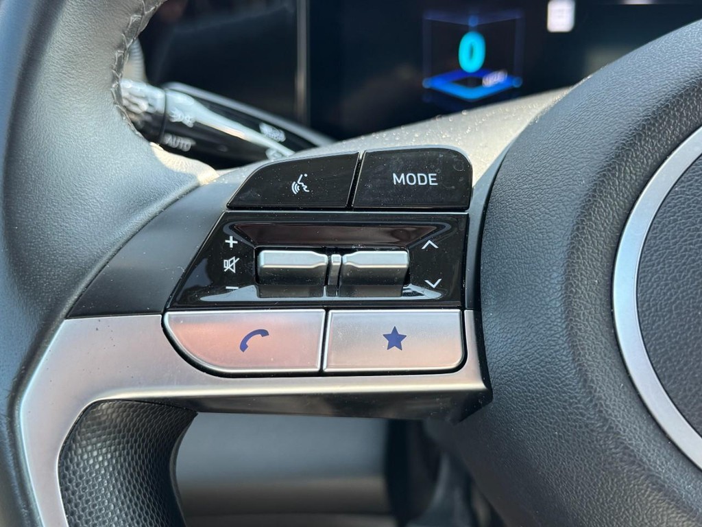 Hyundai Elantra Vehicle Full-screen Gallery Image 16