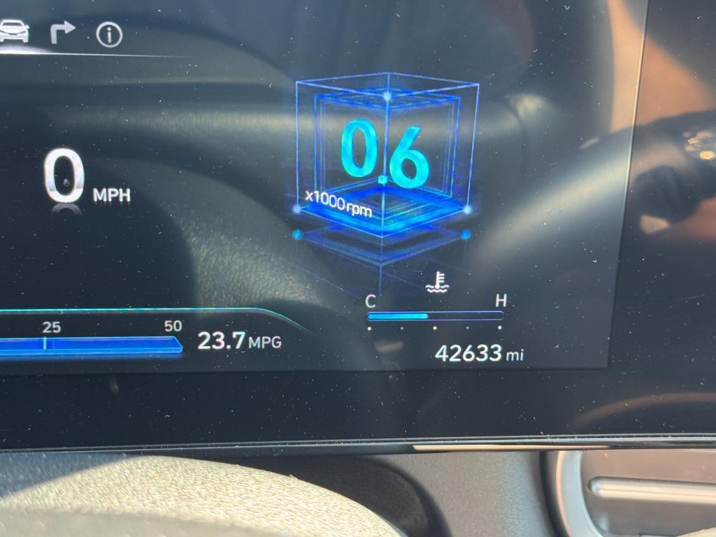 Hyundai Elantra Vehicle Full-screen Gallery Image 18