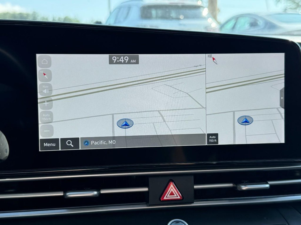 Hyundai Elantra Vehicle Full-screen Gallery Image 20