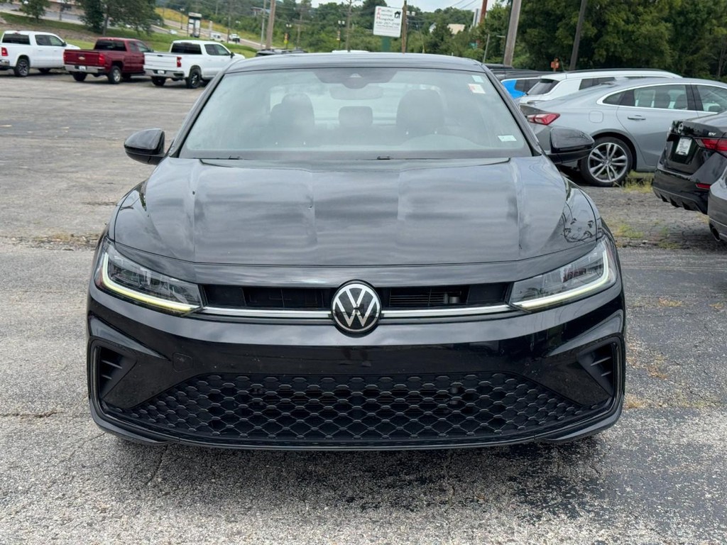 Volkswagen Jetta Vehicle Full-screen Gallery Image 11