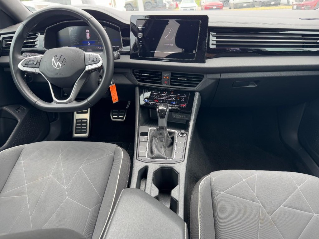 Volkswagen Jetta Vehicle Full-screen Gallery Image 13