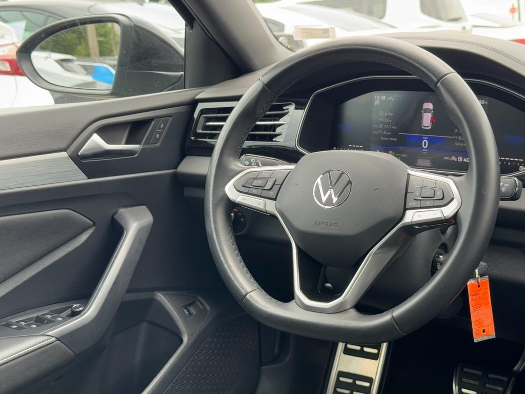 Volkswagen Jetta Vehicle Full-screen Gallery Image 14