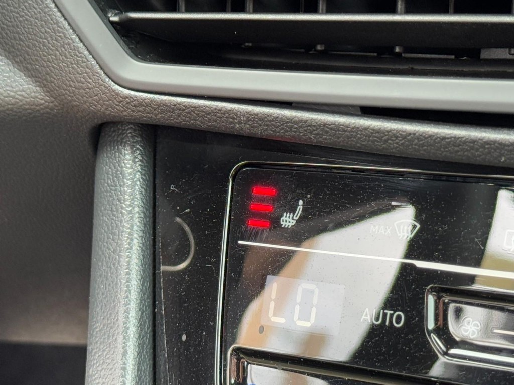 Volkswagen Jetta Vehicle Full-screen Gallery Image 20