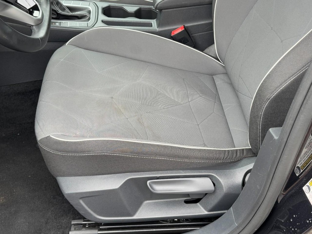 Volkswagen Jetta Vehicle Full-screen Gallery Image 23