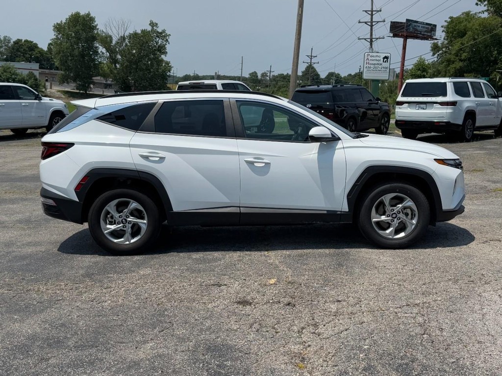 Hyundai Tucson Vehicle Full-screen Gallery Image 02