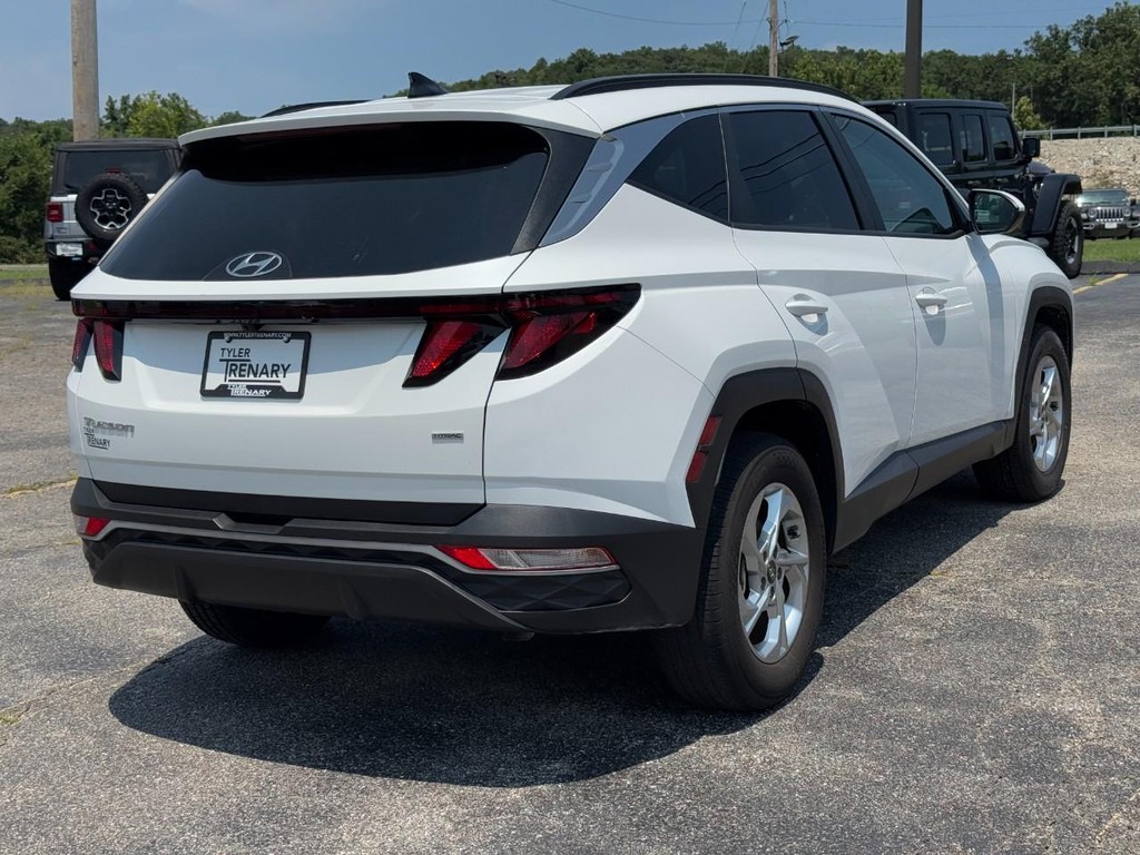 Hyundai Tucson Vehicle Full-screen Gallery Image 04