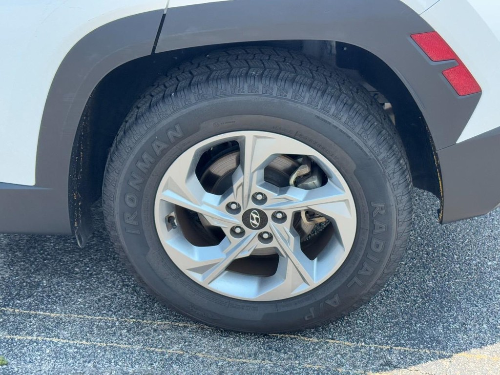 Hyundai Tucson Vehicle Full-screen Gallery Image 09