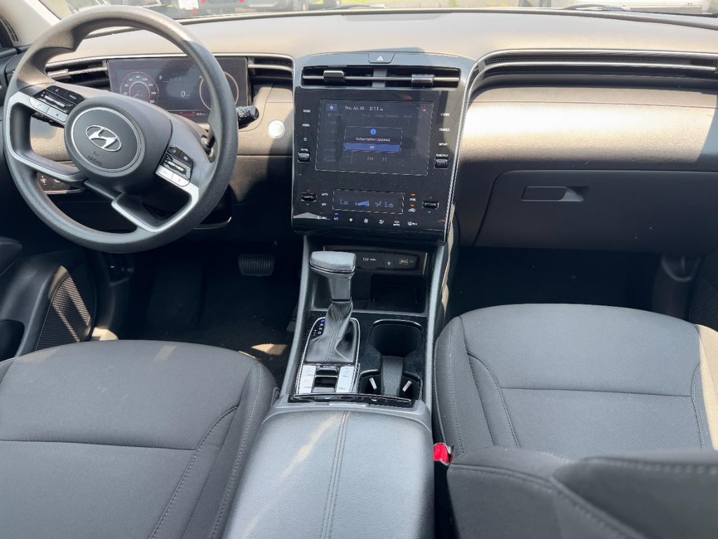 Hyundai Tucson Vehicle Full-screen Gallery Image 13