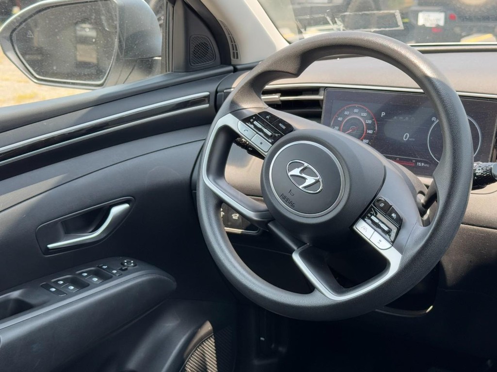 Hyundai Tucson Vehicle Full-screen Gallery Image 14