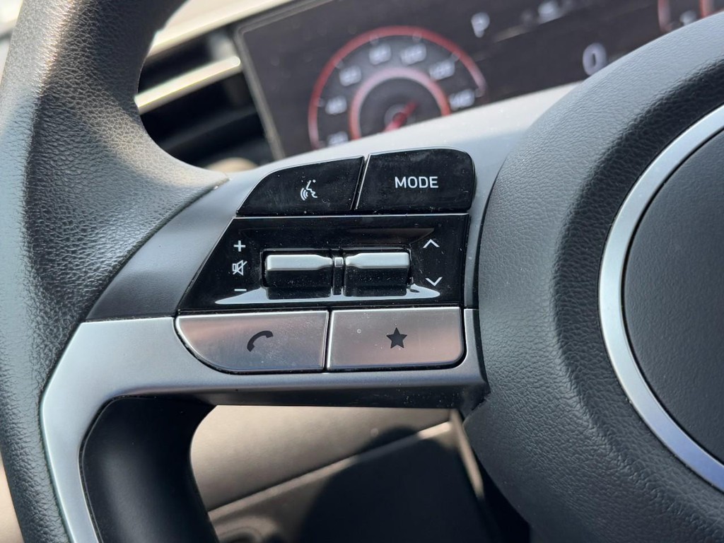Hyundai Tucson Vehicle Full-screen Gallery Image 18
