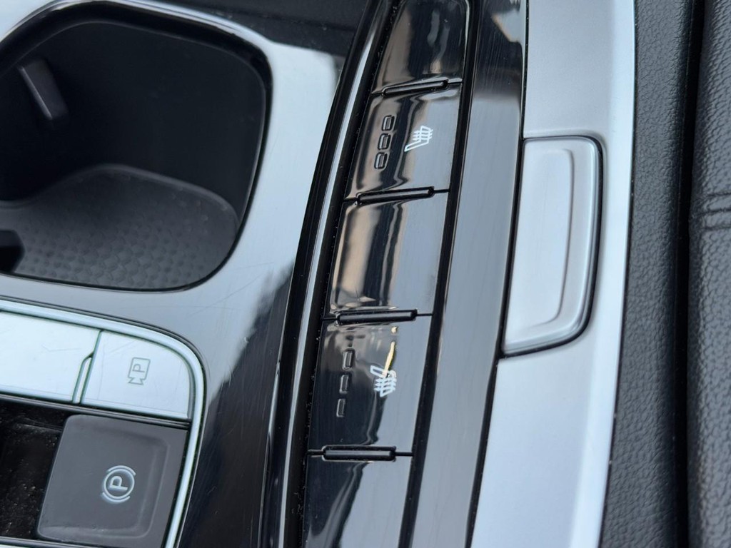 Hyundai Tucson Vehicle Full-screen Gallery Image 22