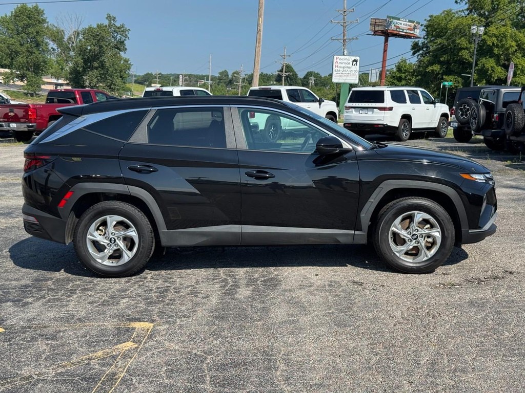 Hyundai Tucson Vehicle Full-screen Gallery Image 02