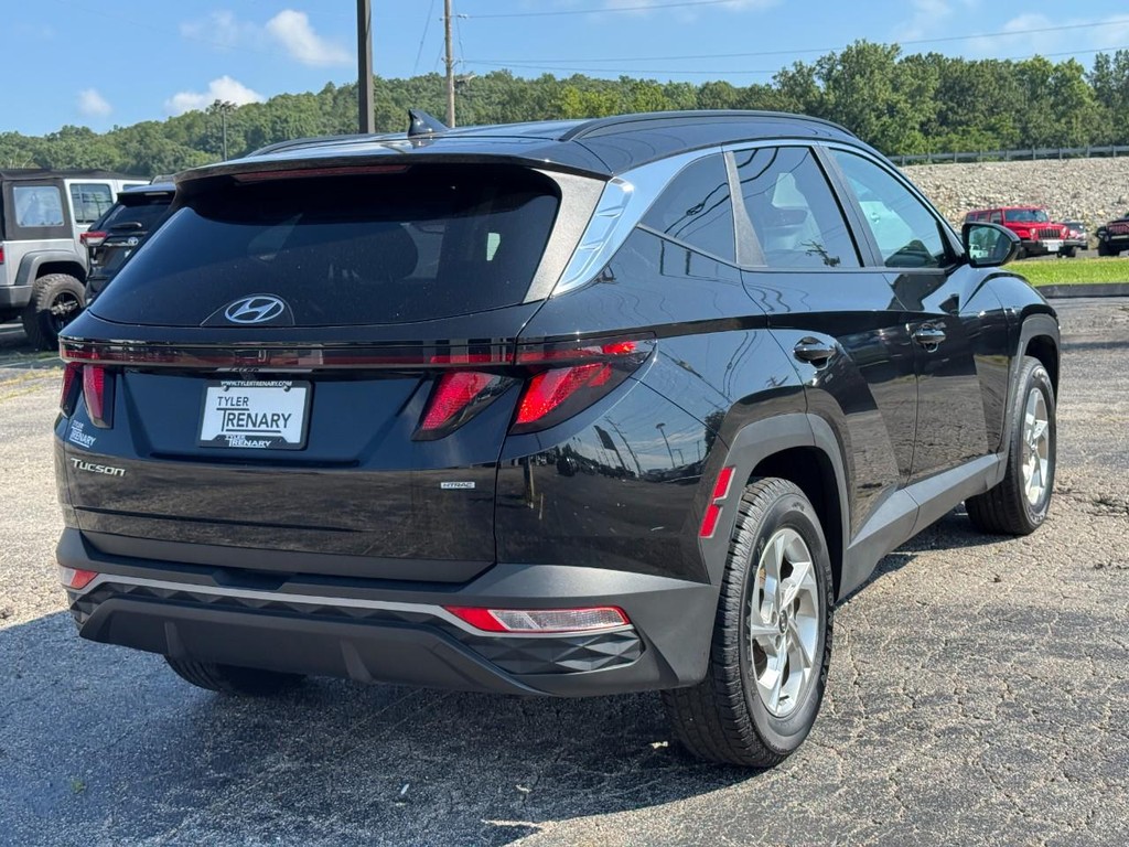 Hyundai Tucson Vehicle Full-screen Gallery Image 04