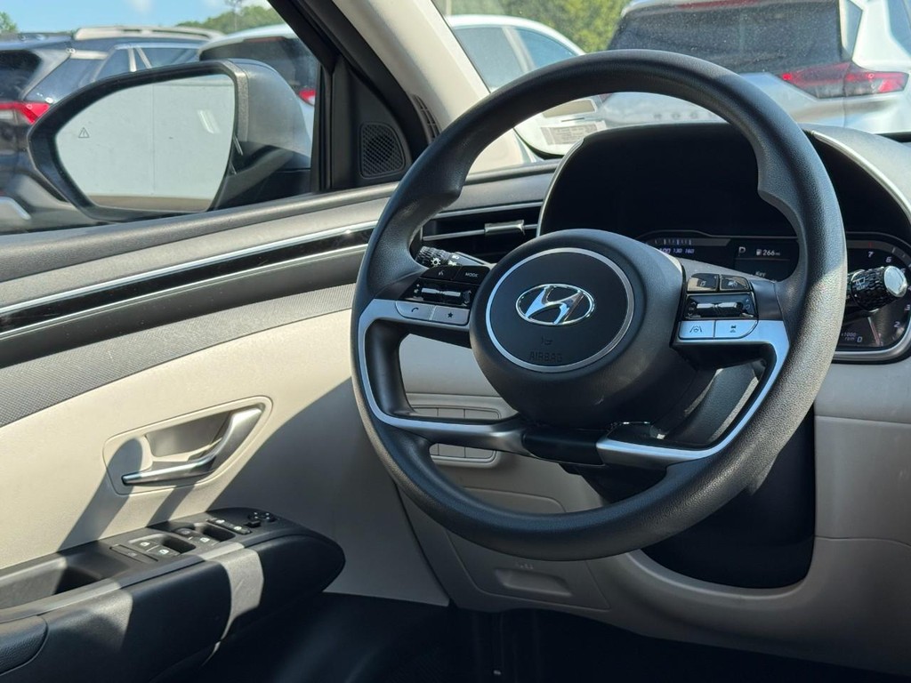 Hyundai Tucson Vehicle Full-screen Gallery Image 14