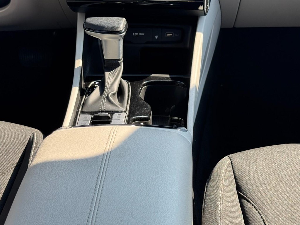 Hyundai Tucson Vehicle Full-screen Gallery Image 16