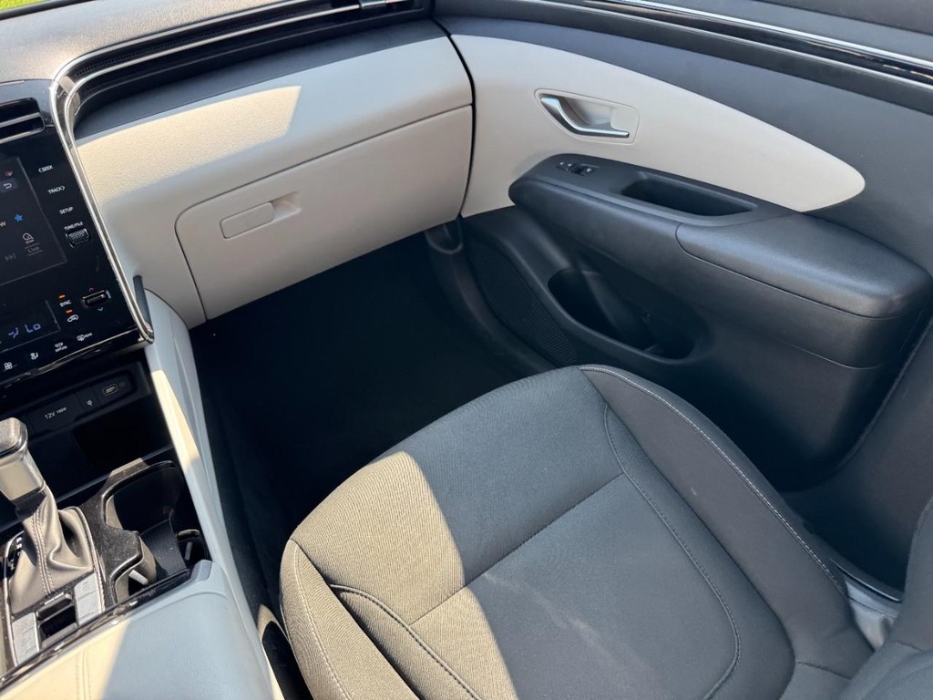 Hyundai Tucson Vehicle Full-screen Gallery Image 17
