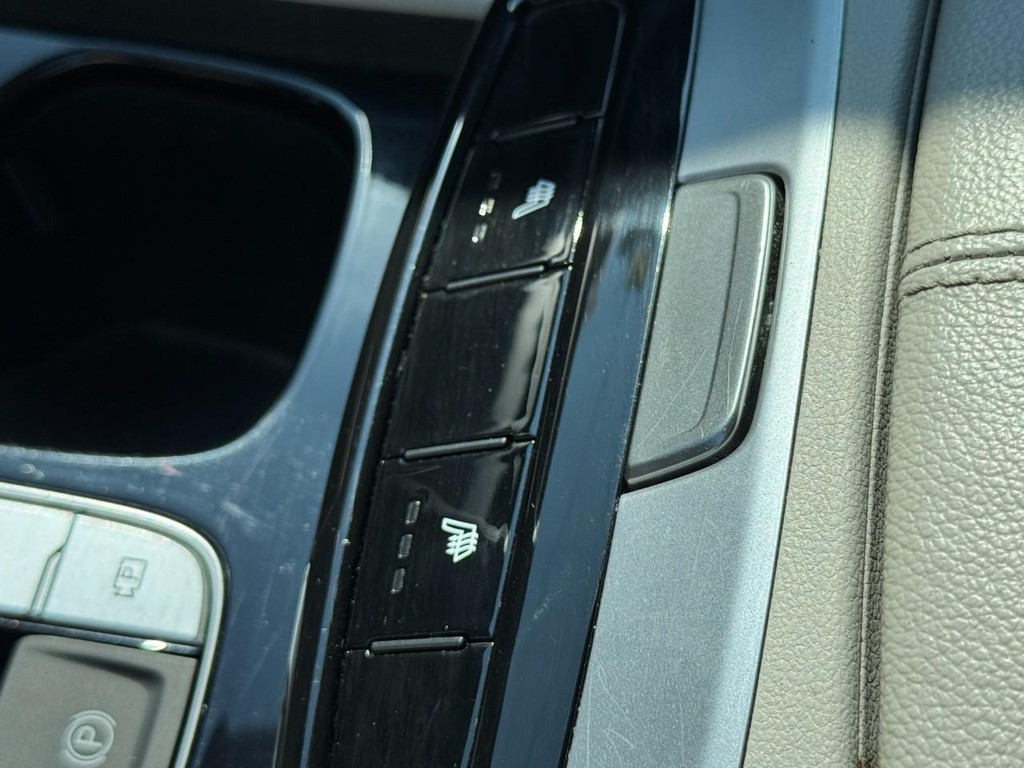 Hyundai Tucson Vehicle Full-screen Gallery Image 21