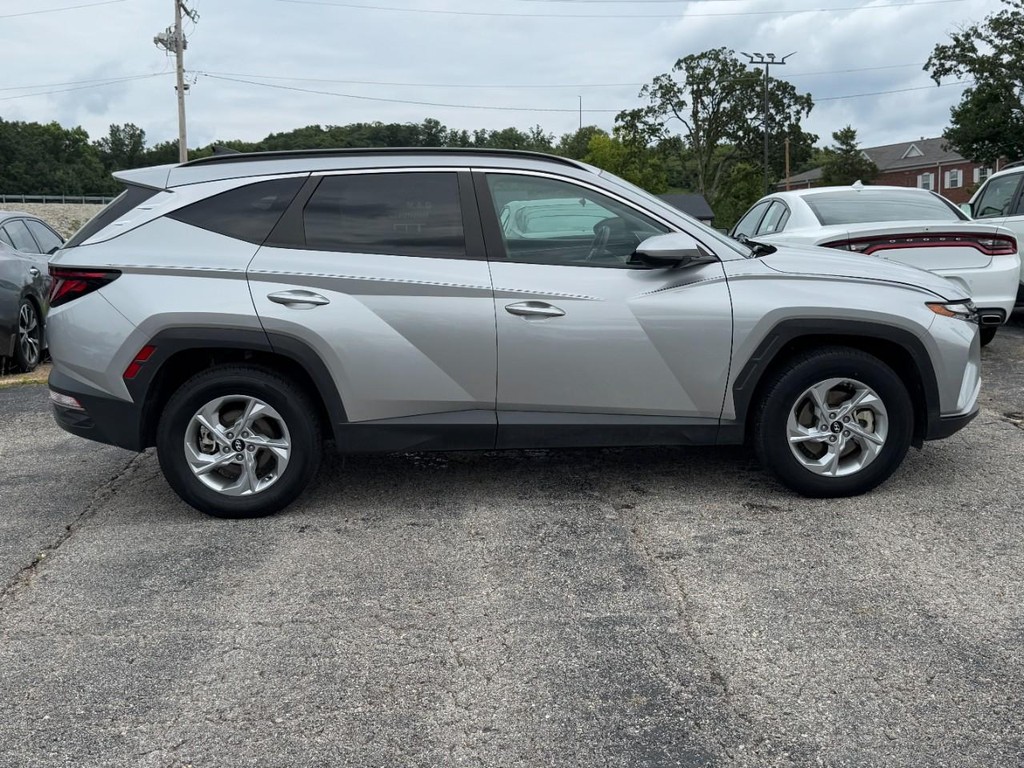 Hyundai Tucson Vehicle Full-screen Gallery Image 02