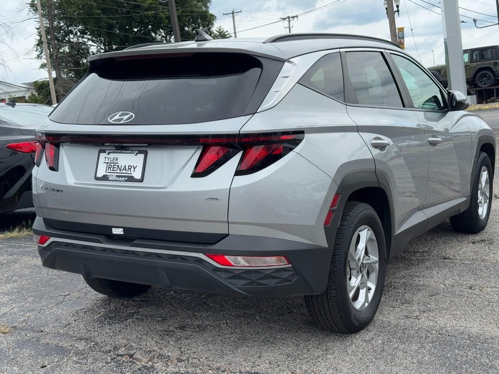 Hyundai Tucson Vehicle Full-screen Gallery Image 04