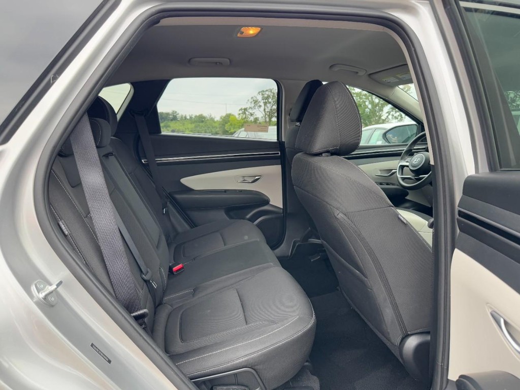 Hyundai Tucson Vehicle Full-screen Gallery Image 12