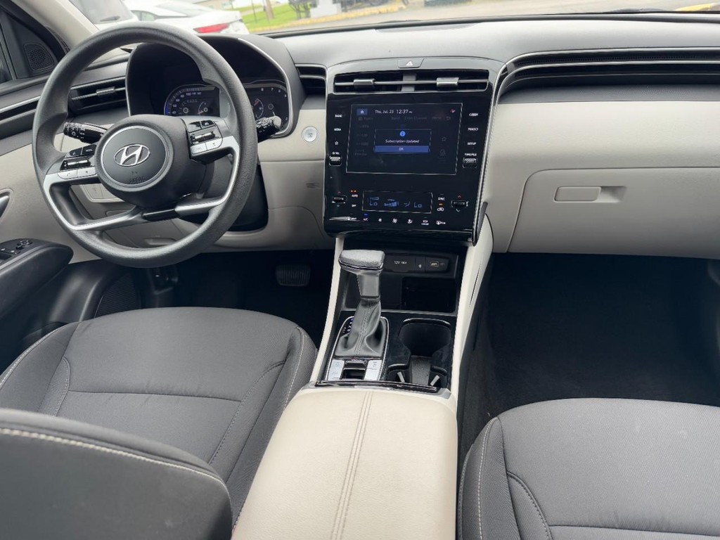 Hyundai Tucson Vehicle Full-screen Gallery Image 13