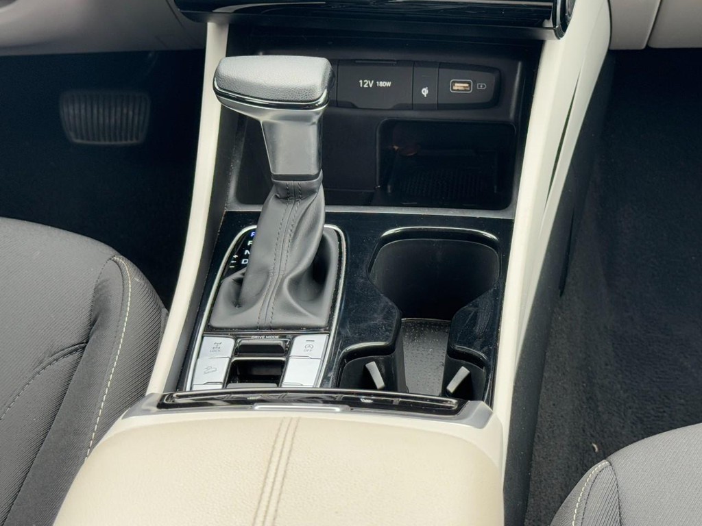Hyundai Tucson Vehicle Full-screen Gallery Image 16