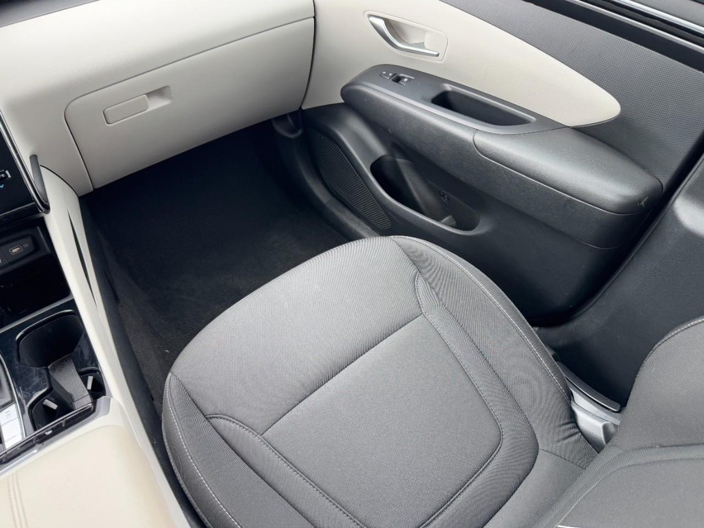 Hyundai Tucson Vehicle Full-screen Gallery Image 17