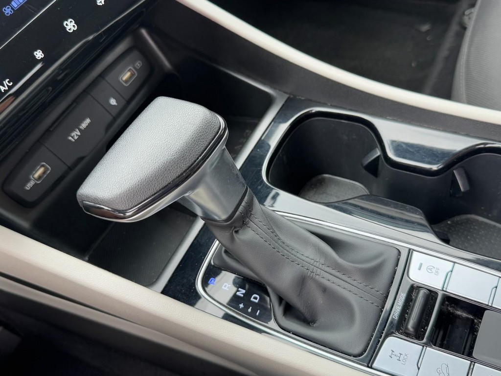 Hyundai Tucson Vehicle Full-screen Gallery Image 21