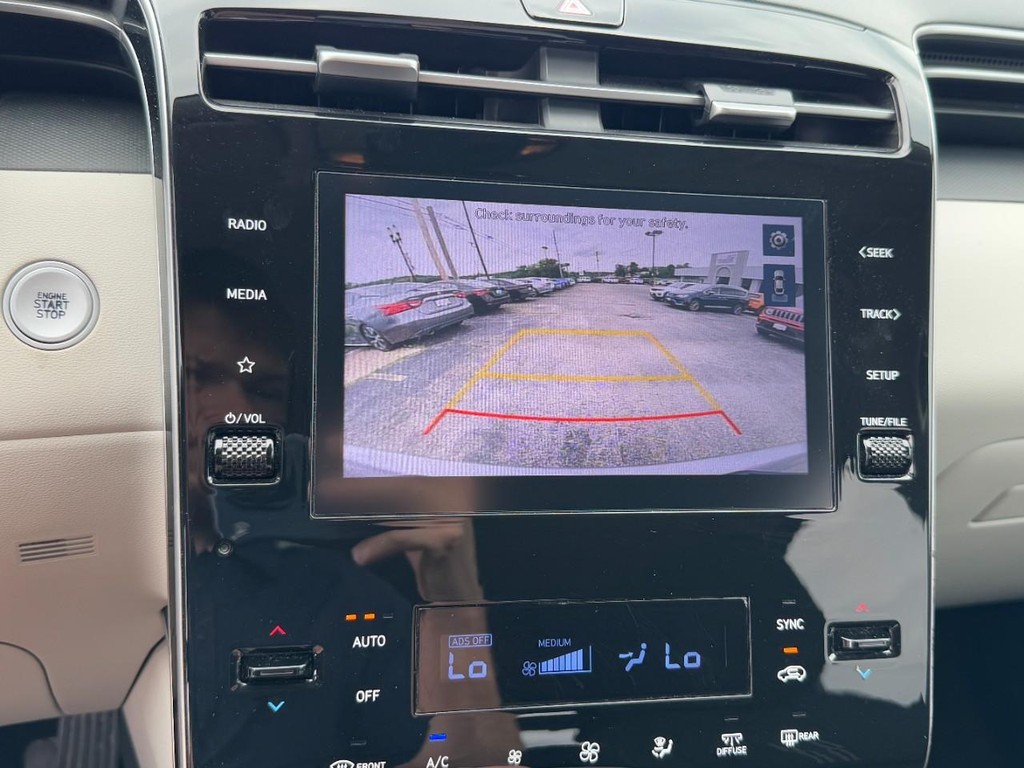Hyundai Tucson Vehicle Full-screen Gallery Image 23
